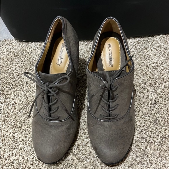 Heels - Picture 2 of 3